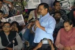 नजीब के मसले को JNU से बाहर ले जाएंगे, इंडिया गेट पर बैठेंगे : केजरीवाल नजीब के मसले को JNU से बाहर ले जाएंगे, इंडिया गेट पर बैठेंगे : केजरीवाल