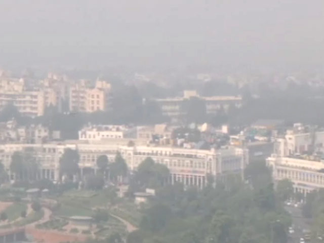 दिल्ली में कम हुई विजिबिलिटी, 17 साल में पहली बार इतना प्रदूषण