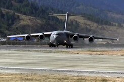 चीन की सीमा के पास भारत ने उतारा C-17 ग्लोबमास्टर विमान चीन की सीमा के पास भारत ने उतारा C-17 ग्लोबमास्टर विमान