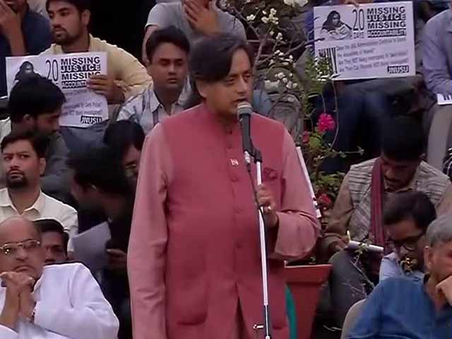 Arvind Kejriwal, Shashi Tharoor At JNU Over Missing Student