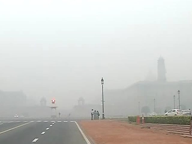 Videos : दिल्ली में बेहद खतरनाक हुआ प्रदूषण में रहना, सड़क पर विजिबिलिटी 50 मीटर से भी कम