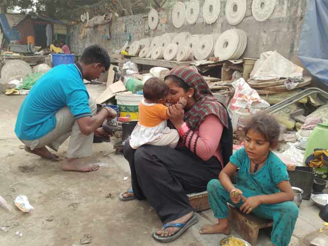 Delhi Pollution Crisis Worst For Those Left On The Streets