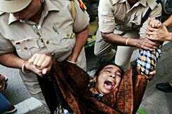 Police Manhandle, Detain Missing JNU Student's Mother During Protest In Delhi Police Manhandle, Detain Missing JNU Student's Mother During Protest In Delhi