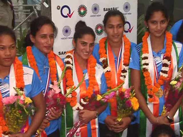 Indian Women's Hockey Team Returns Home To Big Welcome