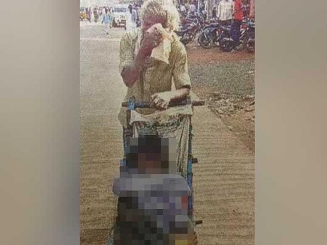 Video : No Money For Ambulance, Man Carries Wife's Body On Pushcart For 60 Km