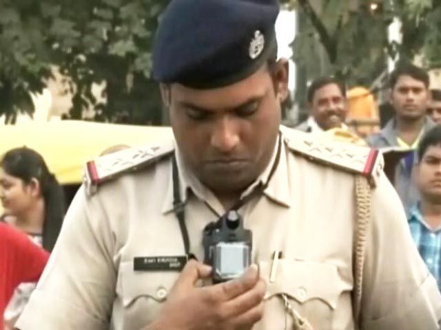 गुड़गांव में ट्रैफिक पुलिस की वर्दी पर वीडियो कैमरा