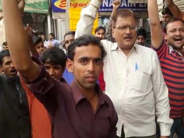 इंडिया 7 बजे : नोटबंदी के फ़ैसले के बाद दिल्ली, मुंबई में आयकर विभाग के छापे