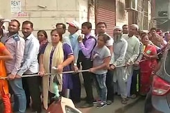 ATMs Run Dry Quickly, Long Lines For New Notes ATMs Run Dry Quickly, Long Lines For New Notes