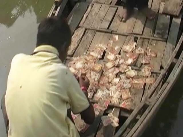Videos : अब गंगा में भी बहाए जा रहे हैं 1000, 500 के नोट