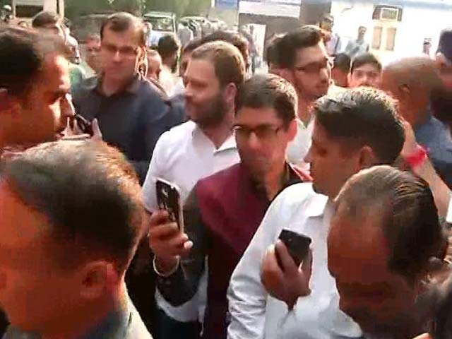 Video : Amid Scramble For Cash, Rahul Gandhi Stands In Line, Smiles For Selfies