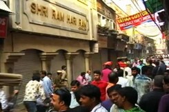 इनकम टैक्स के छापों से फैली दहशत, बंद रहा व्यापार का गढ़ चांदनी चौक इनकम टैक्स के छापों से फैली दहशत, बंद रहा व्यापार का गढ़ चांदनी चौक