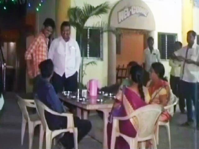 मराठा ढाबे की अनोखी पहल, खाना खाएं और पैसे नहीं हैं तो अगली बार आकर दे जाएं