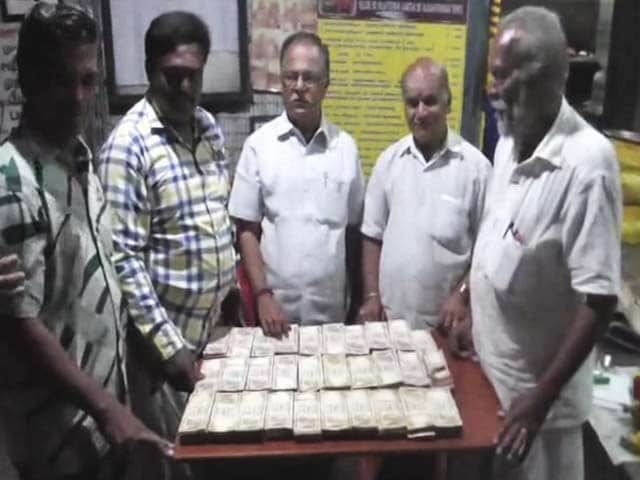 Video : Tamil Nadu Temple Gets Rs. 44 Lakh In Donation In 500, 1,000 Rupee Notes