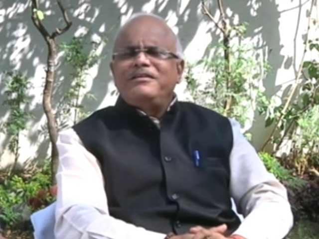 पैसों की ख़ातिर लाइन में लगे लोगों की मौतों पर बीजेपी नेता विनय सहस्त्रबुद्धे का विवादित बयान