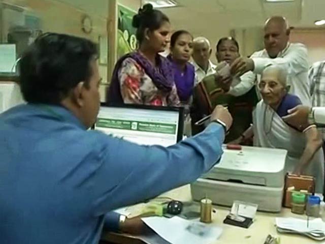 PM Modi's Mother Visits Bank In Gandhinagar For New Currency Notes