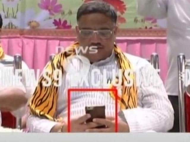Video : Were Obscene Photos Whatsapped To Karnataka Minister? Cyber Cell To Probe