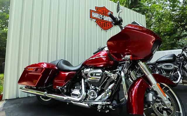 Video : First Look: 2017 Harley-Davidson Road Glide Special