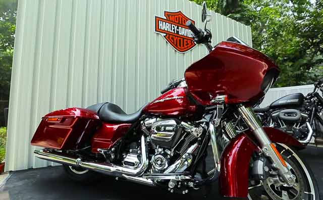 First Look: 2017 Harley-Davidson Road Glide Special