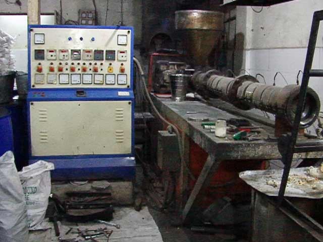 नोटबंदी की मार : नोएडा की फैक्ट्रियों में उत्पादन 40 फीसदी तक गिरा