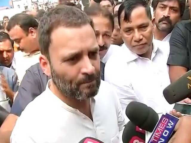 नोट लेने के लिए एटीएम के सामने फिर कतार में लगे राहुल