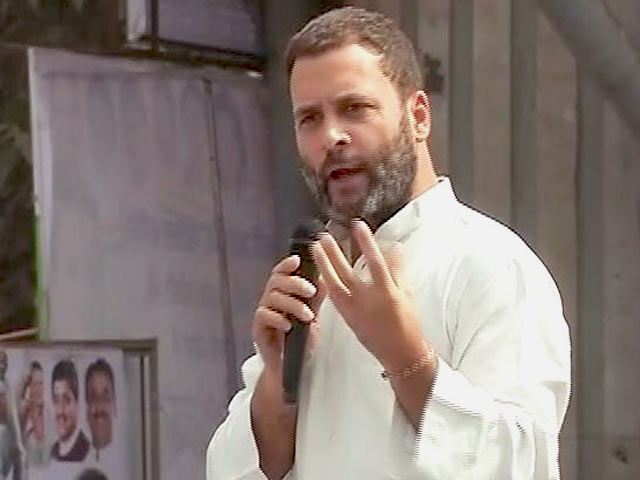 दो वर्षों में मोदी ने 15 उद्योगपतियों के 110,000 करोड़ रुपये का ऋण माफ किया गया : राहुल गांधी