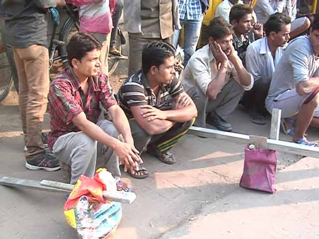 मजदूरों पर नोटबंदी की बड़ी मार, नकदी की कमी से नहीं मिल रहा काम