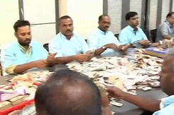 Week After Ban, High Currency Notes Make Way To Donation Boxes In Temples Week After Ban, High Currency Notes Make Way To Donation Boxes In Temples
