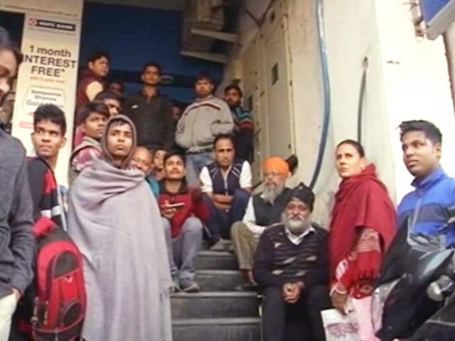 नोटबंदी : कैश की किल्लत से लोग परेशान