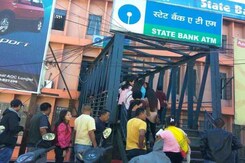 Limit To Swap Old Notes For New Drops To Rs 2,000 from Rs 4,500 Limit To Swap Old Notes For New Drops To Rs 2,000 from Rs 4,500
