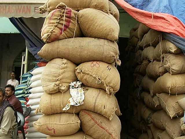 बिहार में मंडी ख़त्म हुई तो बिहार के किसान बर्बाद हो गए