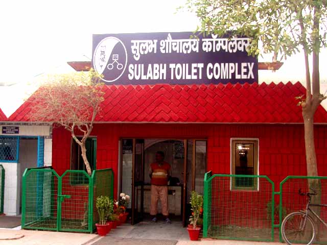 Google to Help You Find Toilets, Microsoft Joins Linux Foundation, and More (Nov 17)