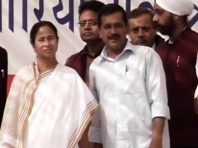 इंडिया 8 बजे : नोटबंदी पर सियासी दल आमने सामने