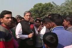 प्राइम टाइम : एक तो बैंक कम, ऊपर से इंतज़ाम अधूरे प्राइम टाइम : एक तो बैंक कम, ऊपर से इंतज़ाम अधूरे