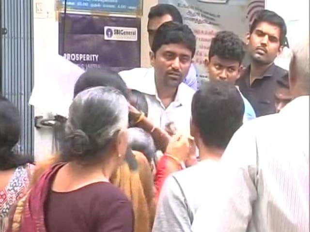 Video : Tired, Desperate In Cash Queue? Meet 'Tricolour' Volunteers Of Chennai