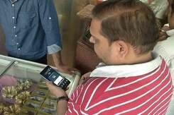 Amid Currency Crunch, E-Wallets Cash In Amid Currency Crunch, E-Wallets Cash In