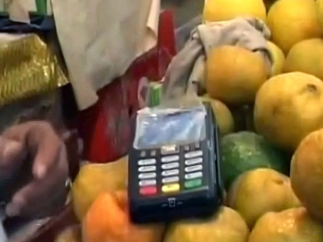 बेंगलुरू में हाइटेक हुए सब्ज़ी वाले और फल दुकानदार