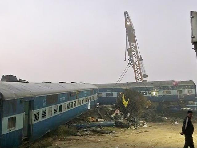 पटरियों में दरार हो सकती है कानपुर रेल हादसे की वजह : सूत्र