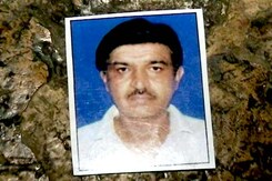 दिल्ली : बैंक की लाइन में खड़े एक शख्स की मौत दिल्ली : बैंक की लाइन में खड़े एक शख्स की मौत