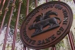 ग्राउंड रिपोर्ट : लोग नोट बदलवाने पहुंचे रिजर्व बैंक ग्राउंड रिपोर्ट : लोग नोट बदलवाने पहुंचे रिजर्व बैंक