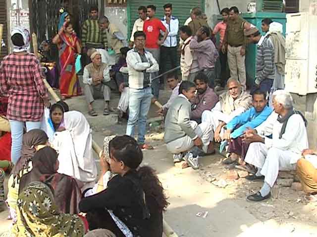 छोटे शहरों और गांवों में नकदी संकट बरकरार, कई बैंक शाखाओं में नहीं हैं पैसे