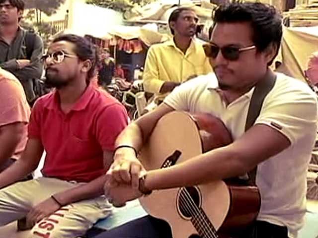 Kabir Cafe: Singing Kabir On The Ghats Of Varanasi