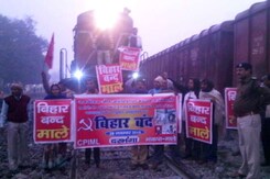 नोटबंदी के विरोध में आज विपक्ष का प्रदर्शन, कुछ जगहों पर भारत बंद का आह्वान नोटबंदी के विरोध में आज विपक्ष का प्रदर्शन, कुछ जगहों पर भारत बंद का आह्वान