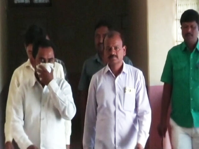 लातूर : कमीशन लेकर नोट बदलने के आरोप में दो बैंककर्मी गिरफ्तार