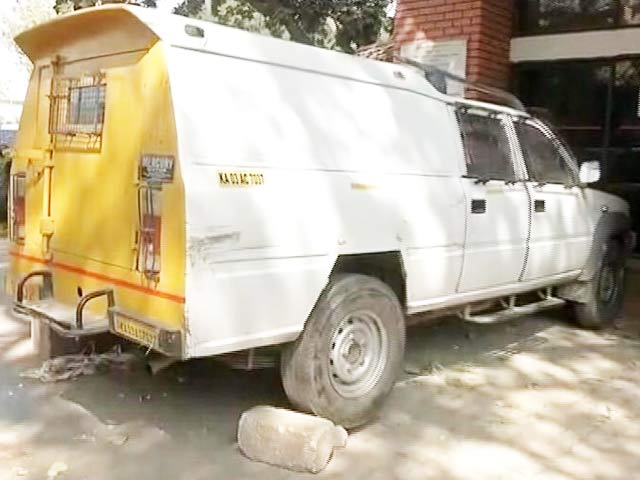 Videos : बेंगलुरु : कैश वैन में 1.37 करोड़ लेकर परिवार संग भागा ड्राइवर गिरफ्तार