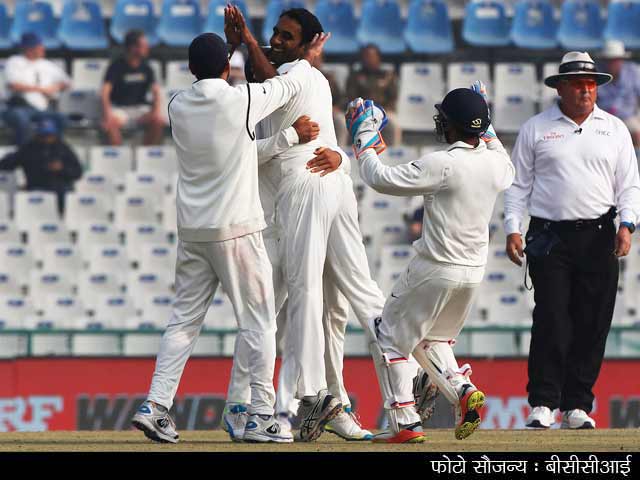 Videos : मोहाली टेस्ट : भारत ने चौथे दिन ही इंग्लैंड को हराया, सीरीज में 2-0 से आगे