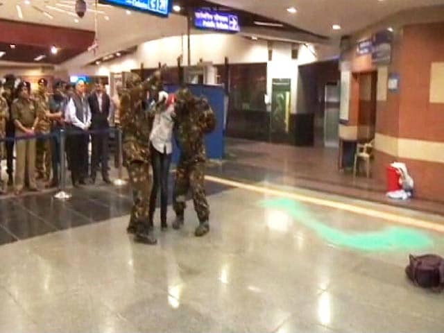 Video : केमिकल हमले से बचने के लिए मेट्रो स्टेशन पर मॉक ड्रिल