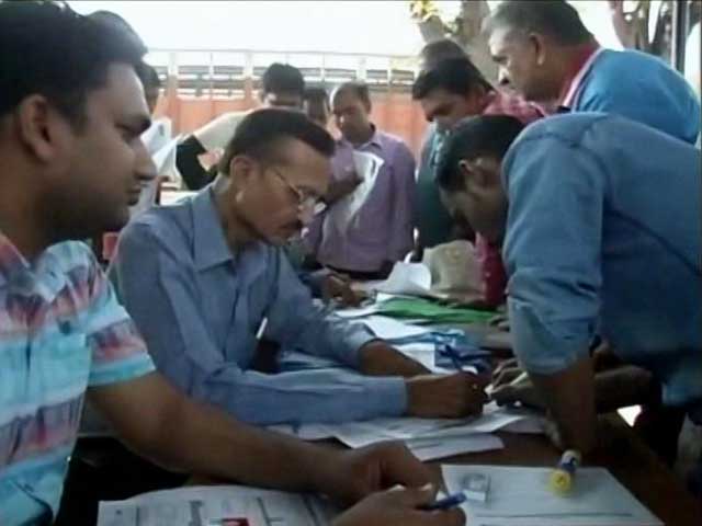 Bank Camps Come Up In Jaipur As Workers Get Ready For Pay Day