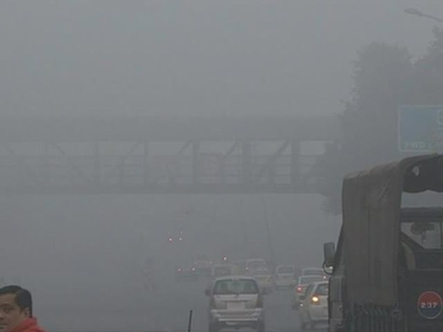 Video : Thick Fog In Delhi, North India, Flight Operations Affected