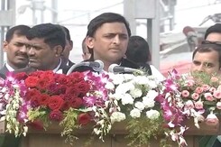 लखनऊ मेट्रो के ट्रॉयल रन का शुभारंभ लखनऊ मेट्रो के ट्रॉयल रन का शुभारंभ