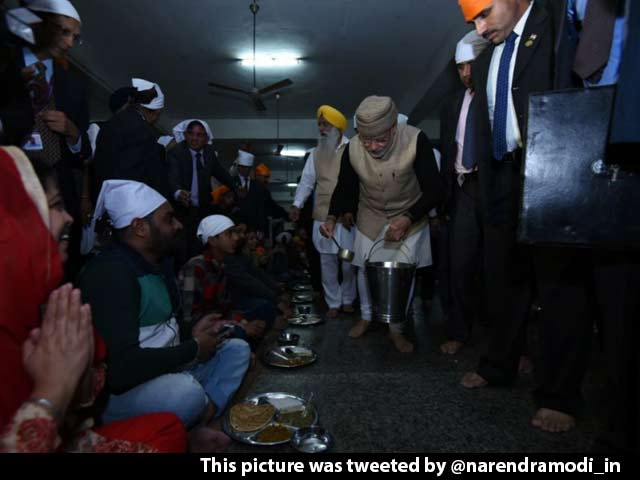 PM Narendra Modi Visits Golden Temple, Serves Langar